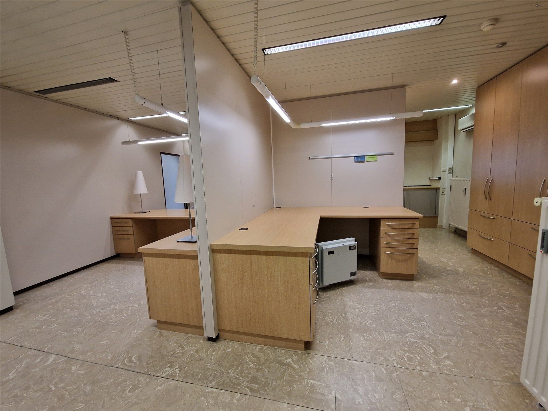 volledig ingerichte Kantoorruimte - handelspand van 179m²  foto 4