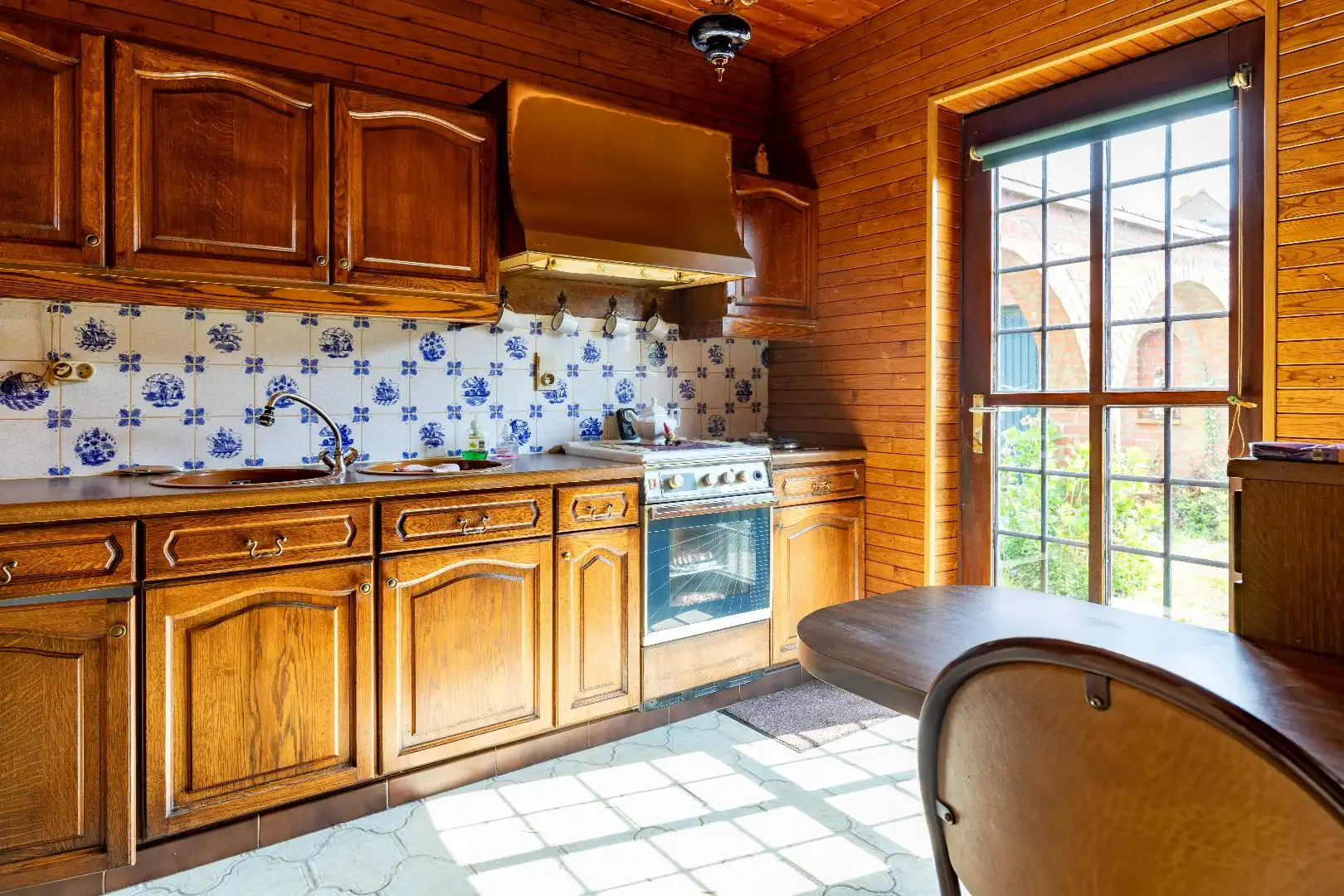 Karaktervolle woning met garage, tuin en veel potentieel in Brugse rand foto 8