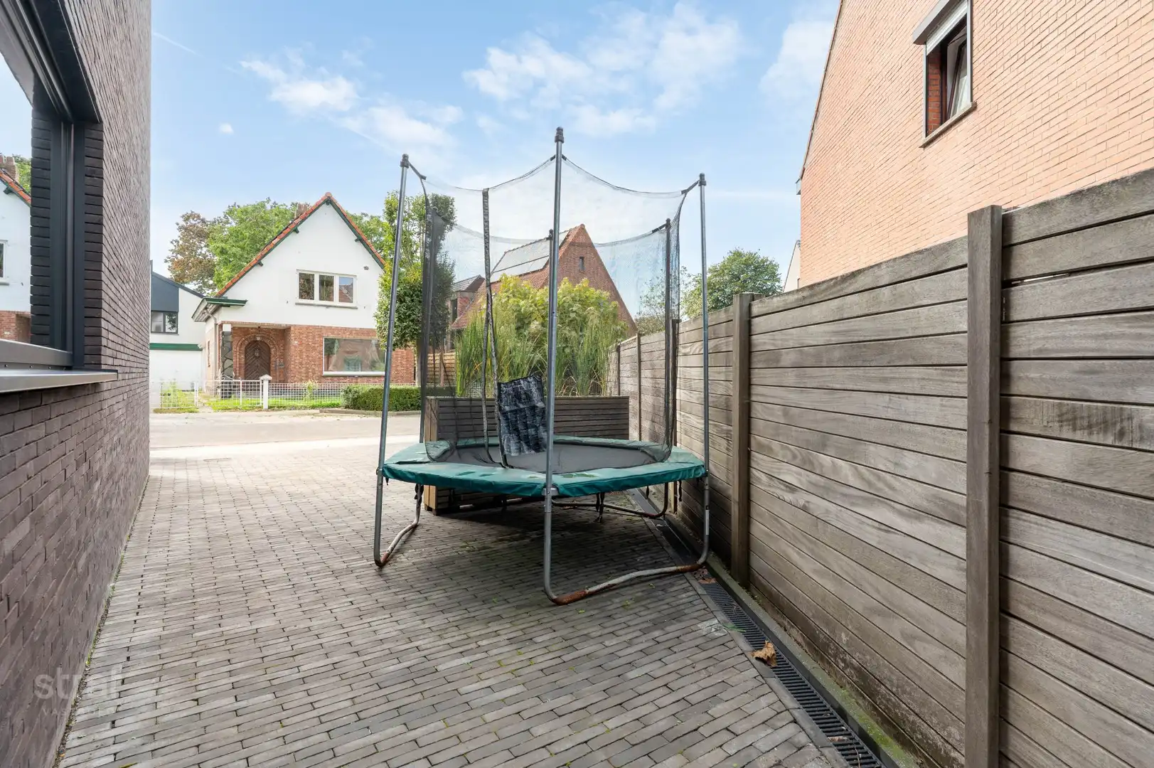 Bijna-nieuwbouwwoning met 4 slpks in hartje Zwijndrecht foto 11