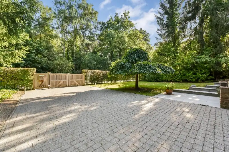 Zeer rustig gelegen villa van 245m² in moderne stijl op 14 are palende aan golfdomein foto 24