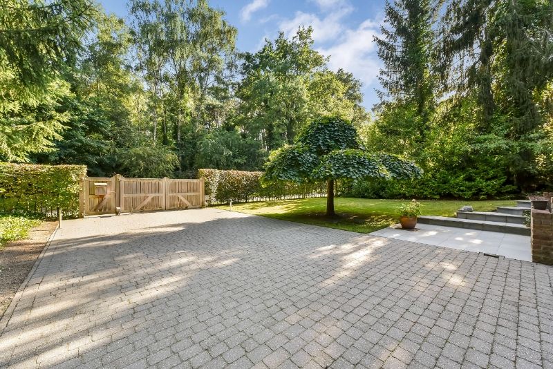 Zeer rustig gelegen villa van 245m² in moderne stijl op 14 are palende aan golfdomein foto 24