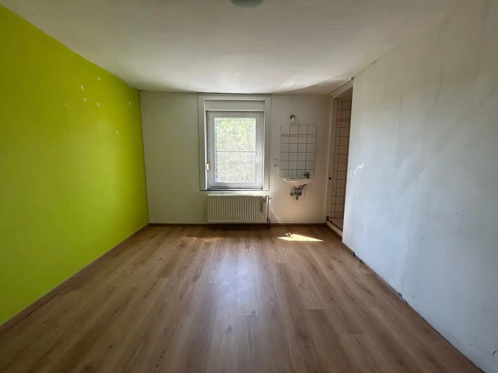 Op te frissen/ te renoveren woning nabij verbindingswegen foto 9