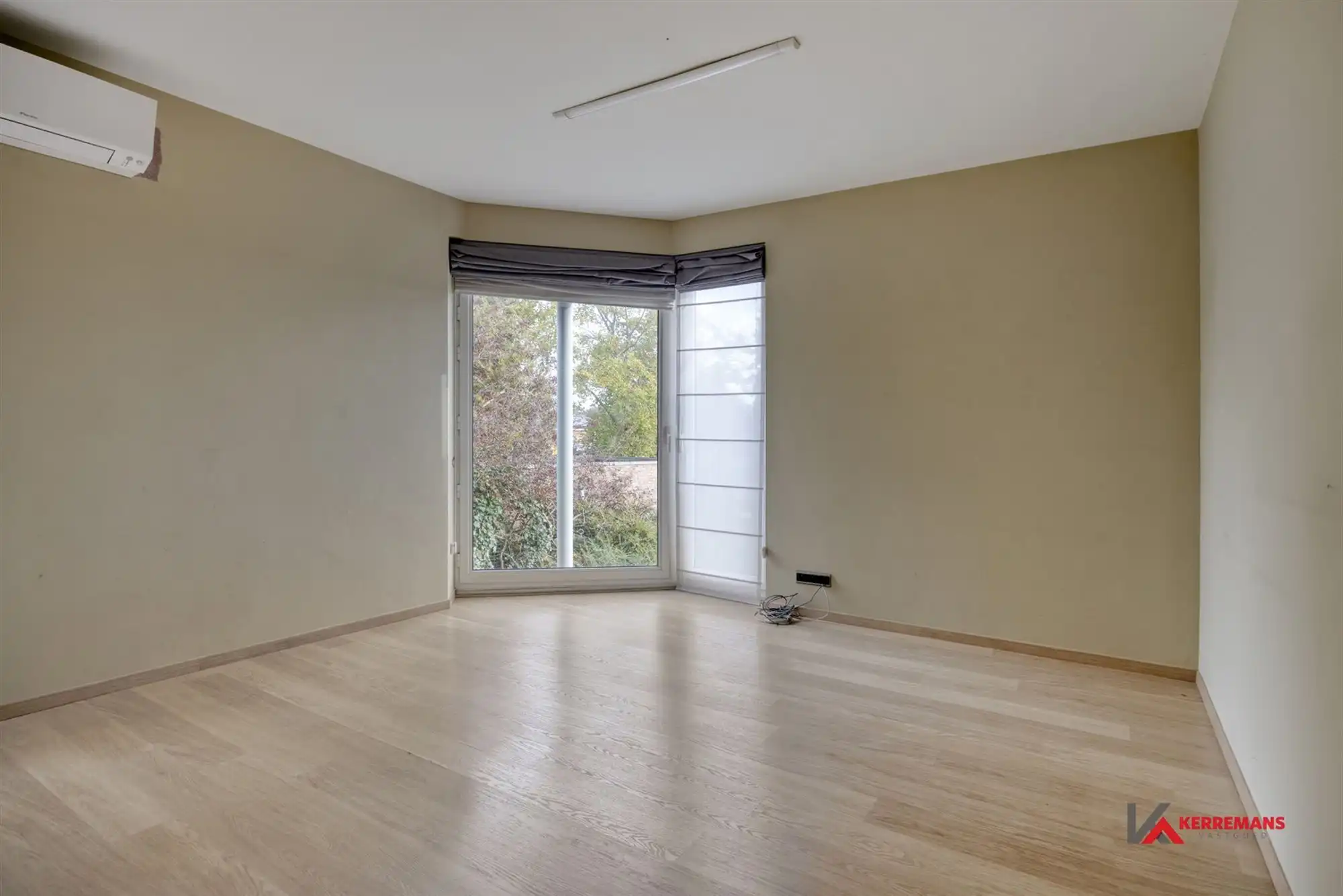 Kantoorgebouw. foto 9