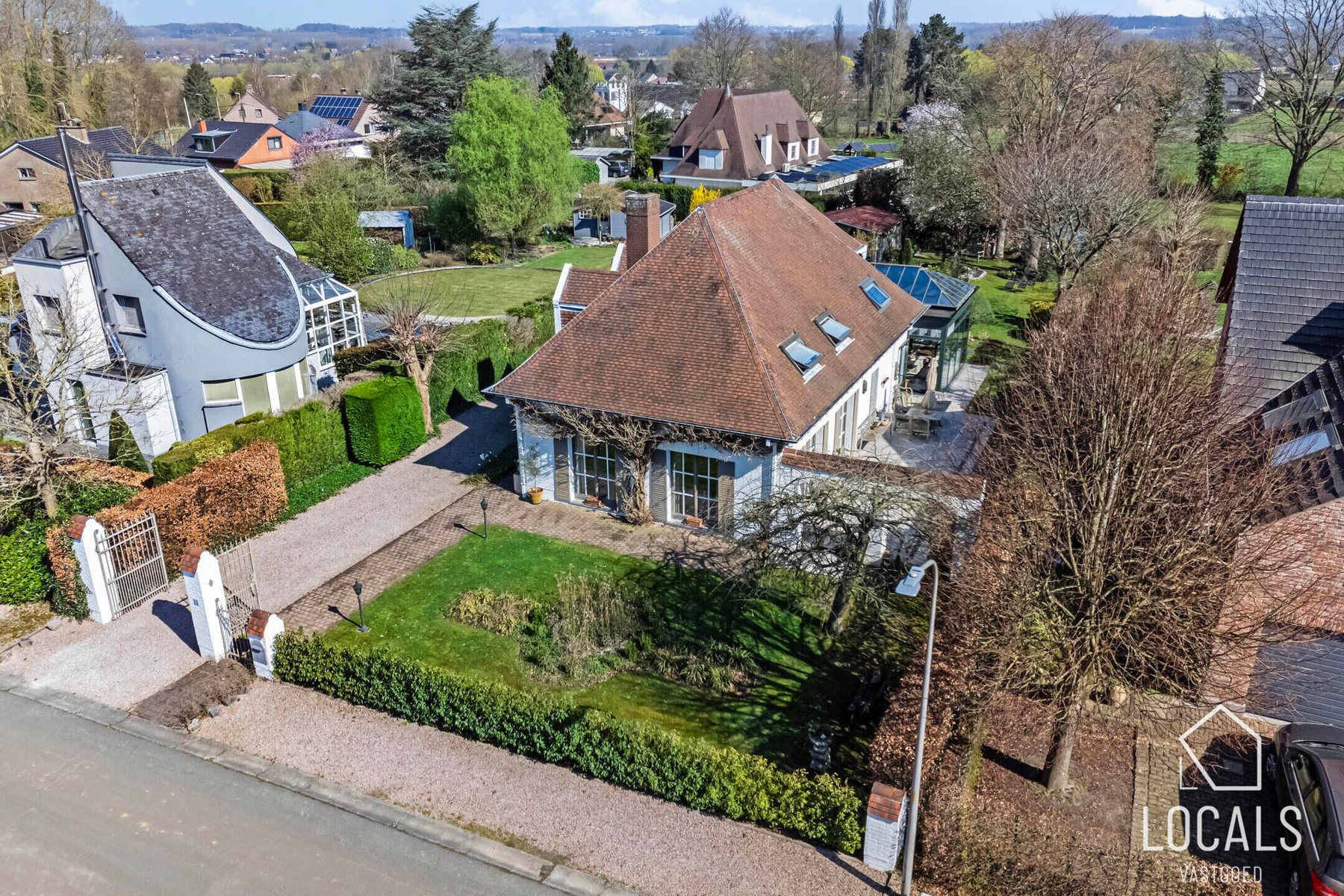 Tijdloze villa in doodlopende straat aan het bos foto 33