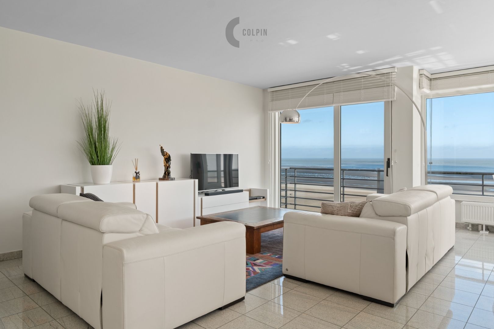 Fenomenaal hoekappartement met panoramisch zeezicht. foto 6