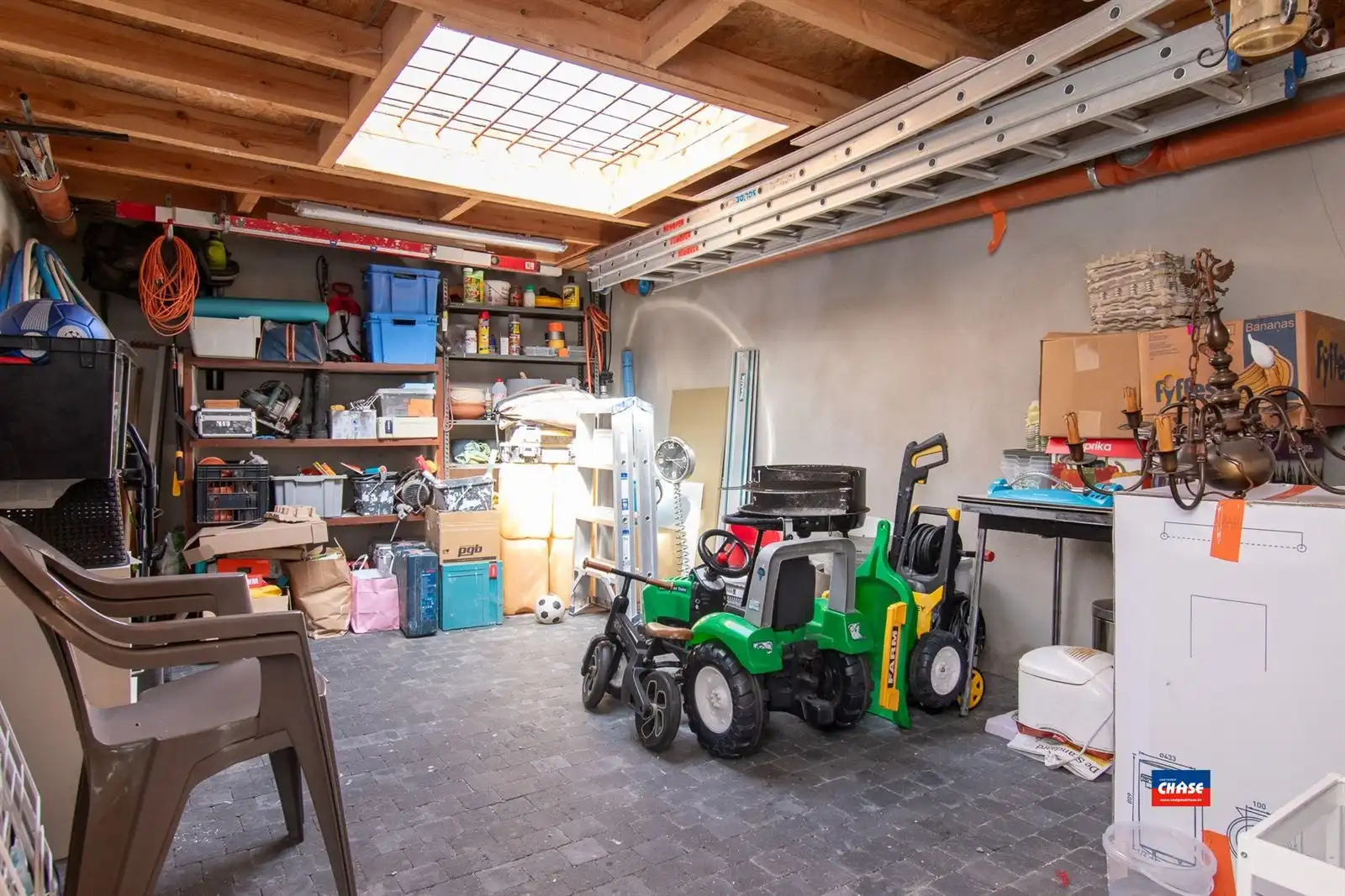 Gerenoveerde woning met terras, drie slaapkamers en garage foto 30