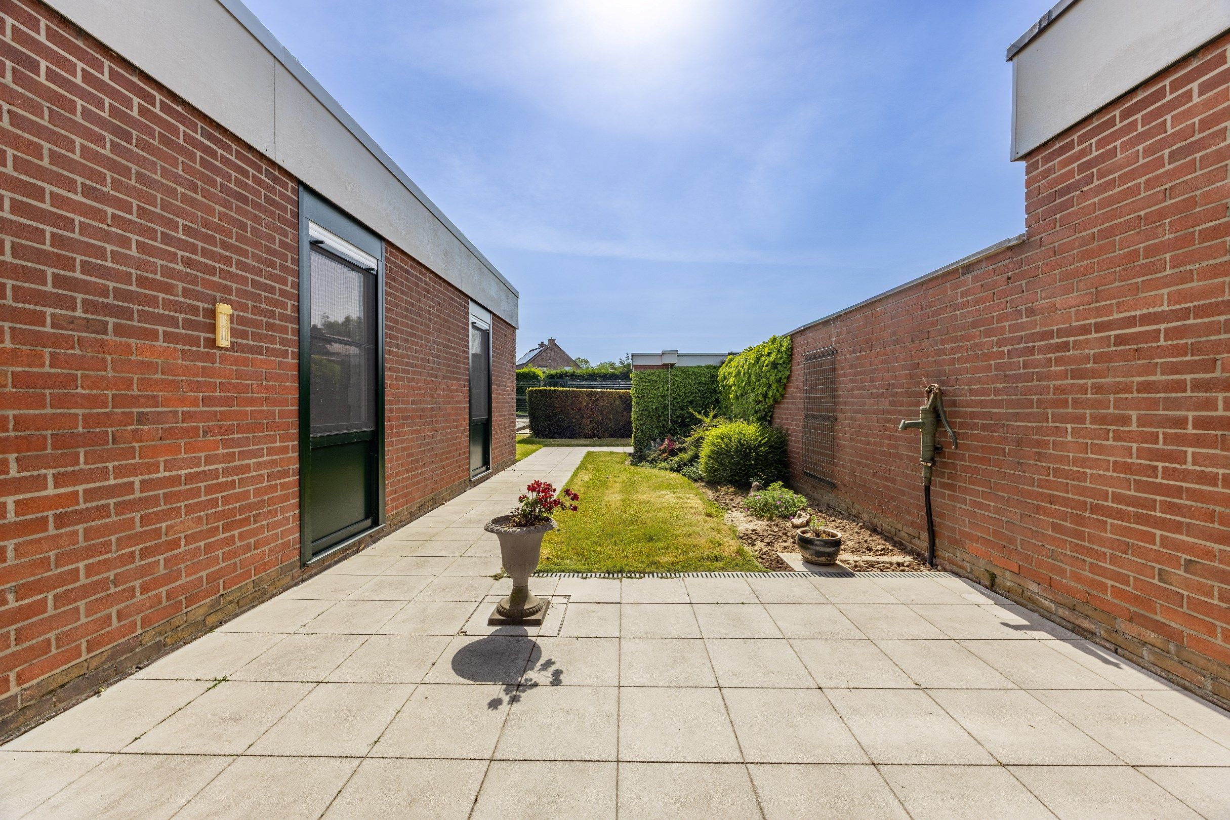 TRAPLOZE WONING MET GARAGE foto 8