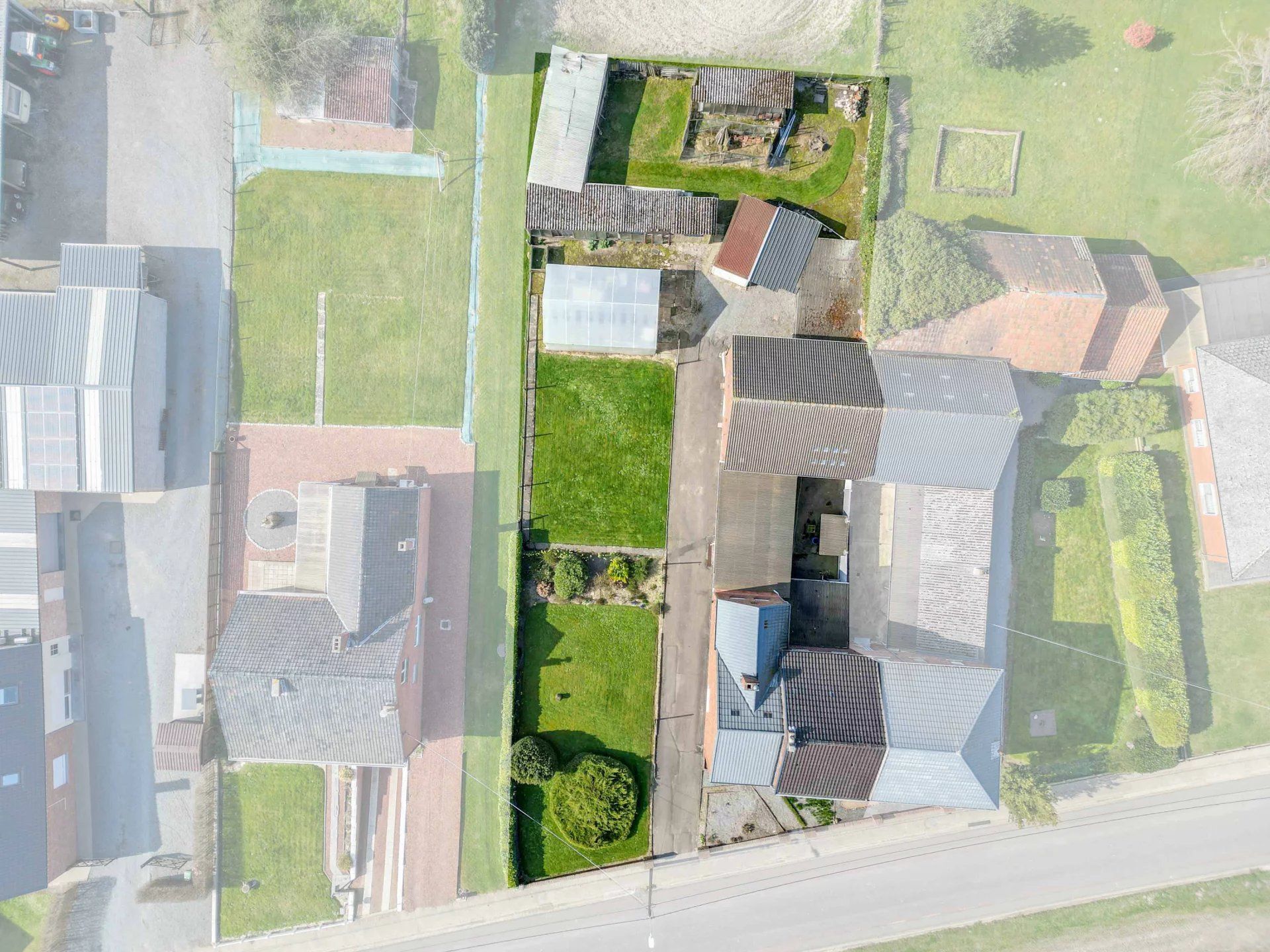Te renoveren, landelijk gelegen woning/ projectgrond foto 4