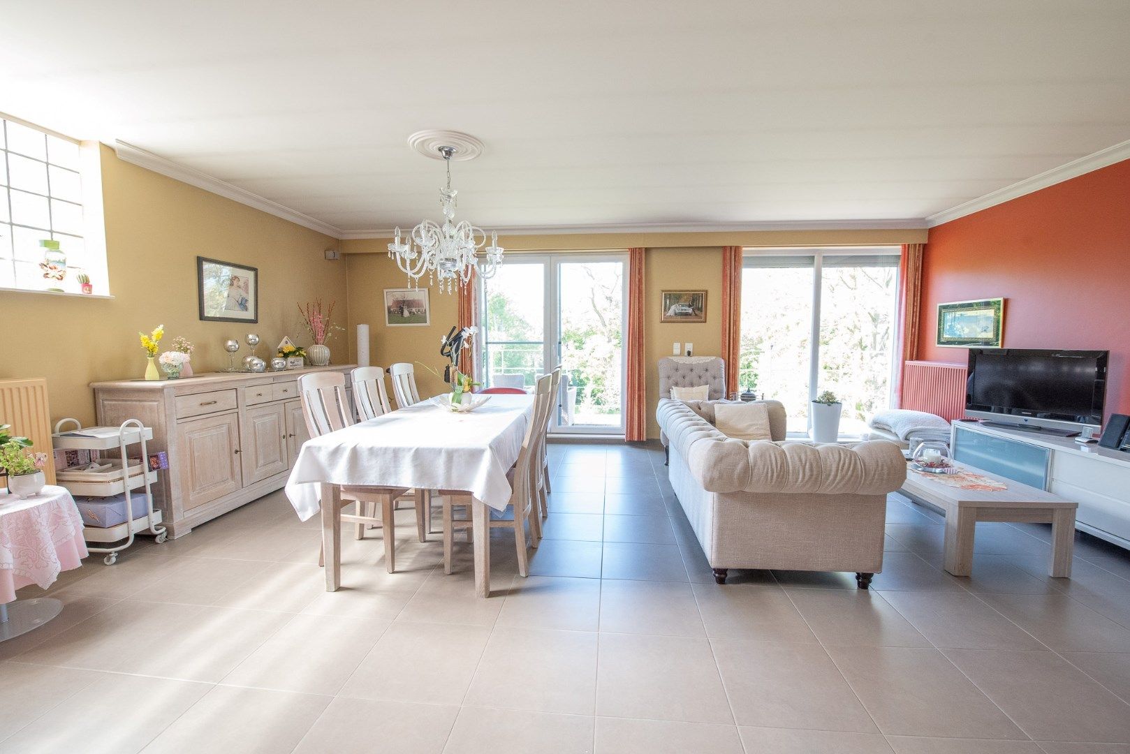 Ruim 2-slaapkamerappartement in centrum Wakken met zicht op groen! foto 4