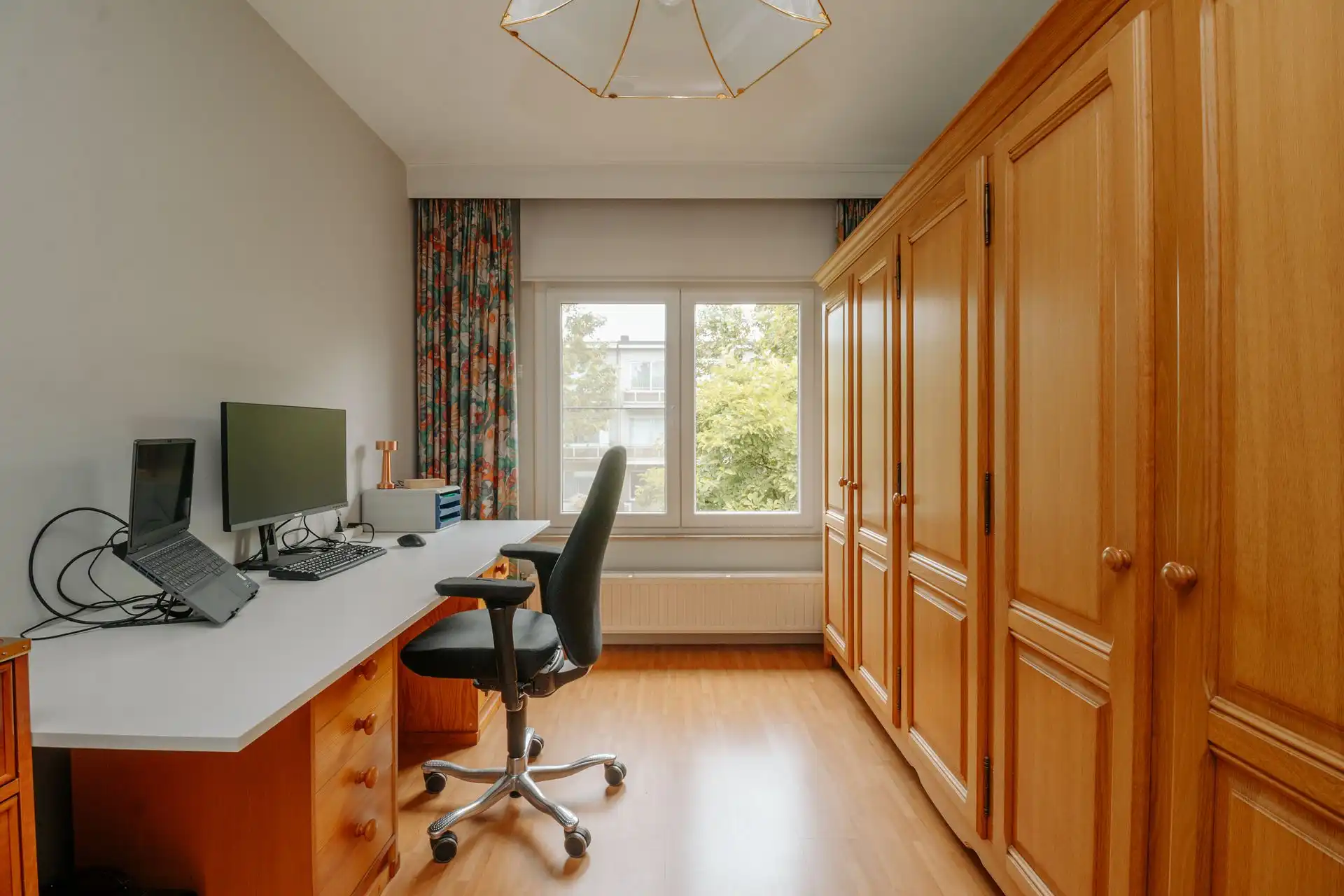 Gezinswoning met vier slaapkamers + tuin en garage foto 11