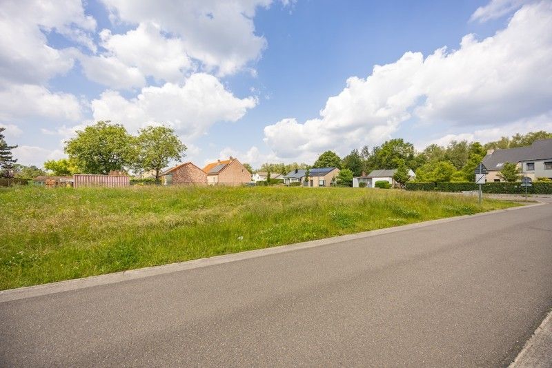 Uitgestrekt en zongericht bouwperceel van 12a 18ca foto 7