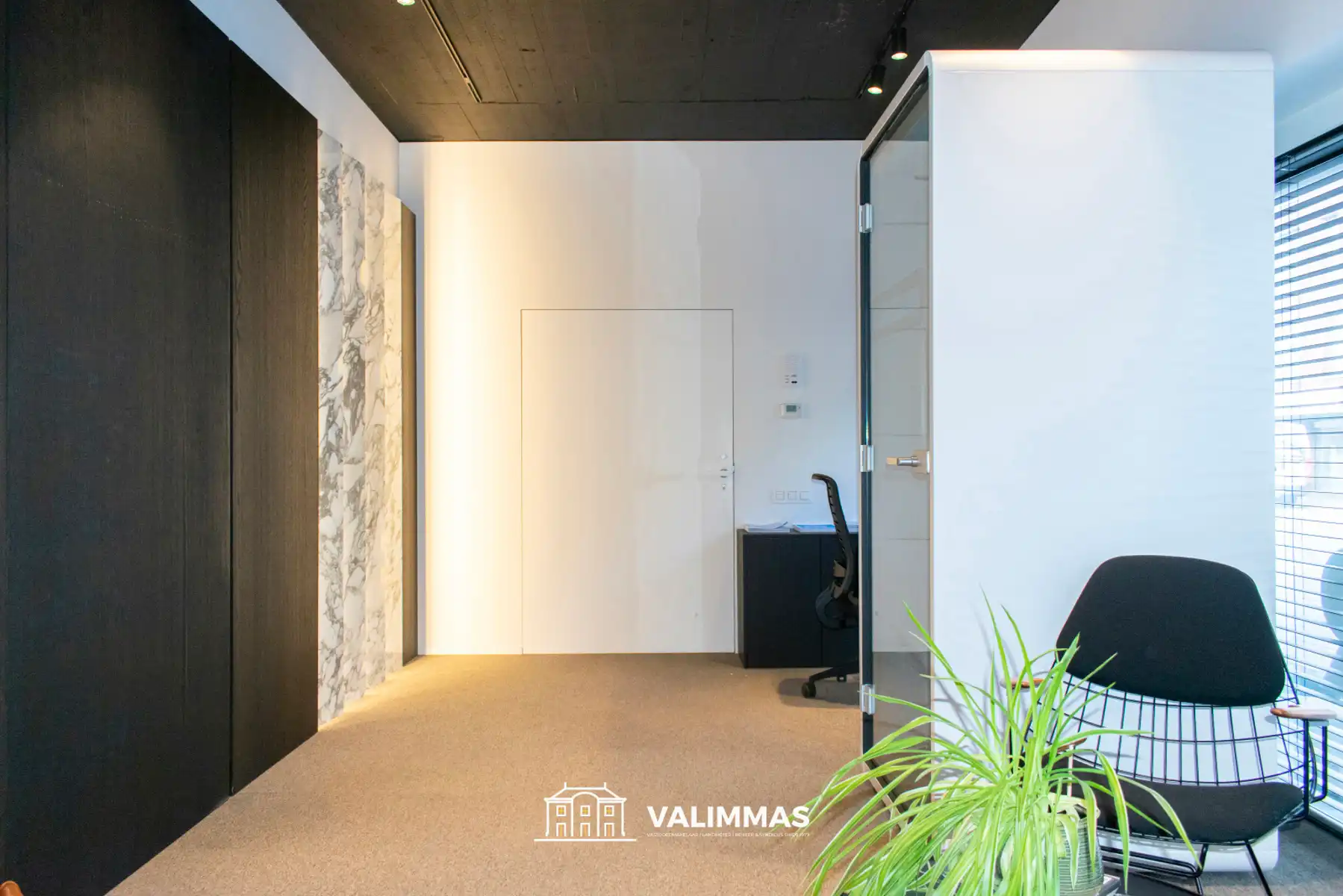 Bijzonder stijlvol ingerichte praktijk- of kantoorruimte... foto 3