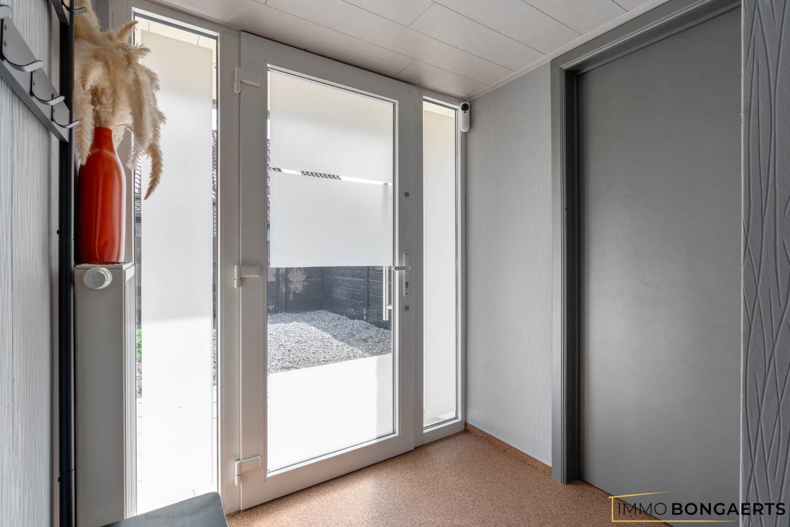 Ruime bungalow met drie slaapkamers foto 3