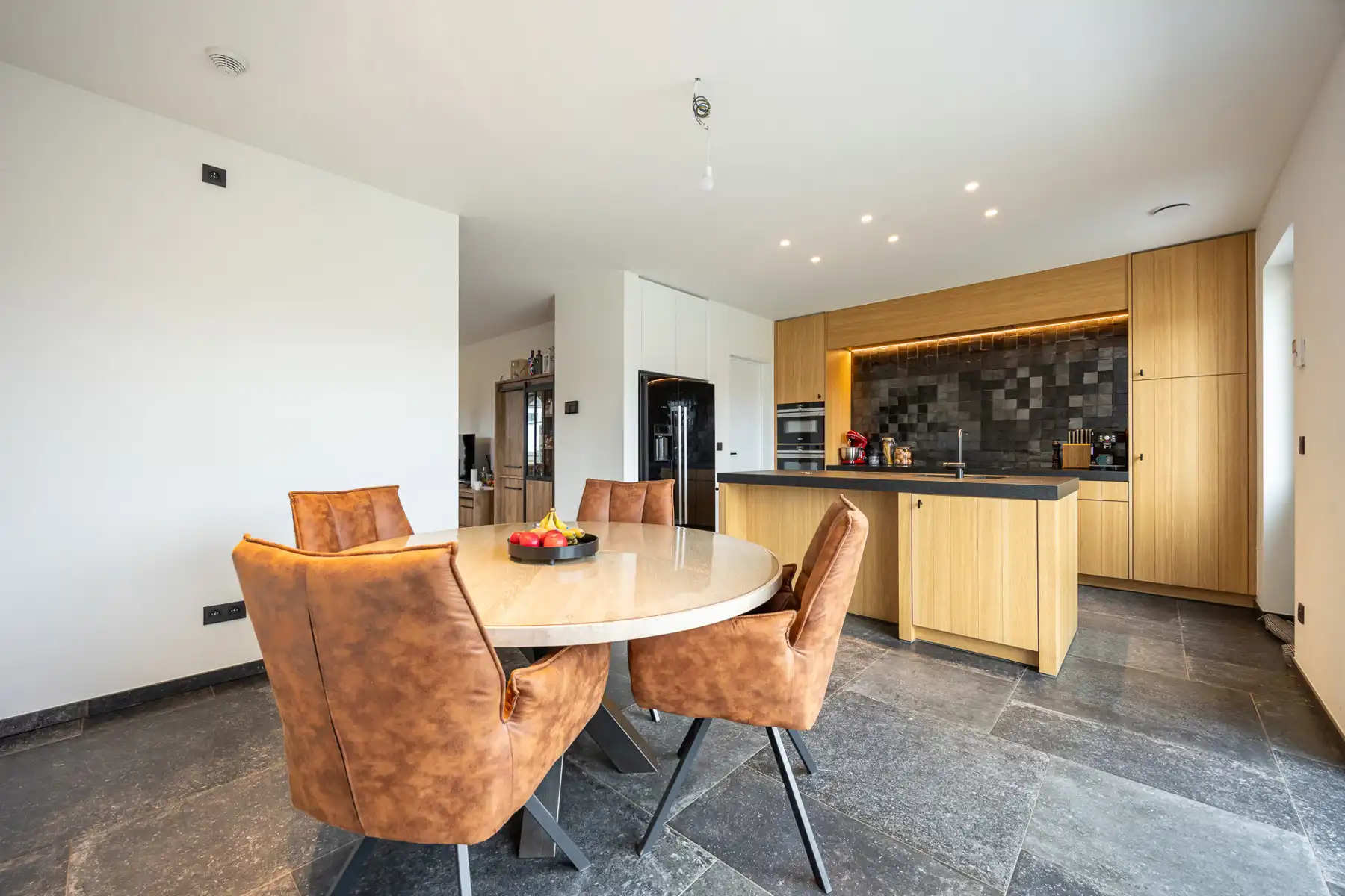 Kwaliteitsvolle energiezuinige woning met 5 slaapkamers in Merksplas. foto 6