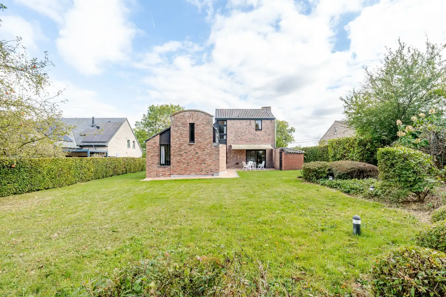 Modernistische, lichtrijke villa met 3 slaapkamers, kantoor en zuidgerichte tuin op toplocatie in groene rand rond Brussel! foto 23