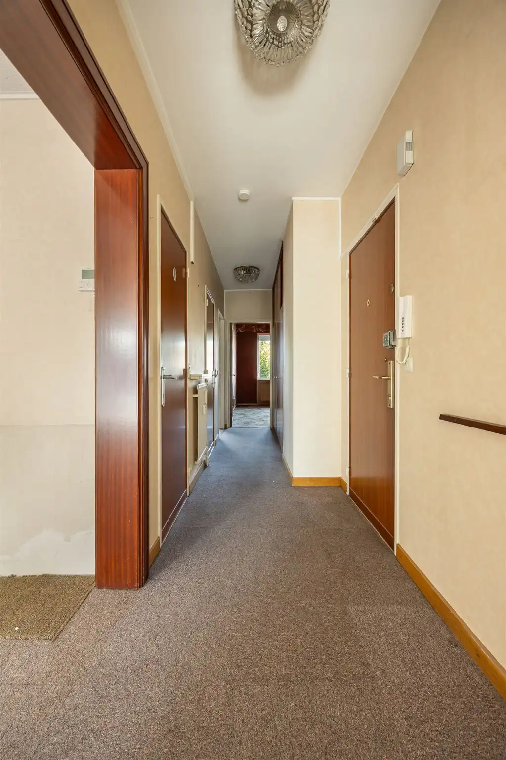 te renoveren appartement met twee slaapkamers foto 7