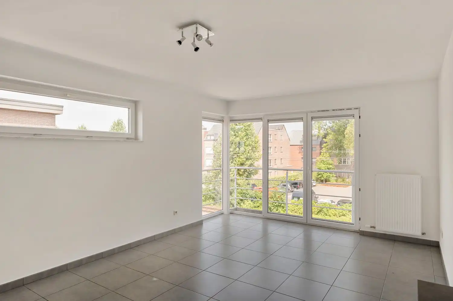 TE KOOP | Instapklaar appartement nabij het station van Geel. foto 3