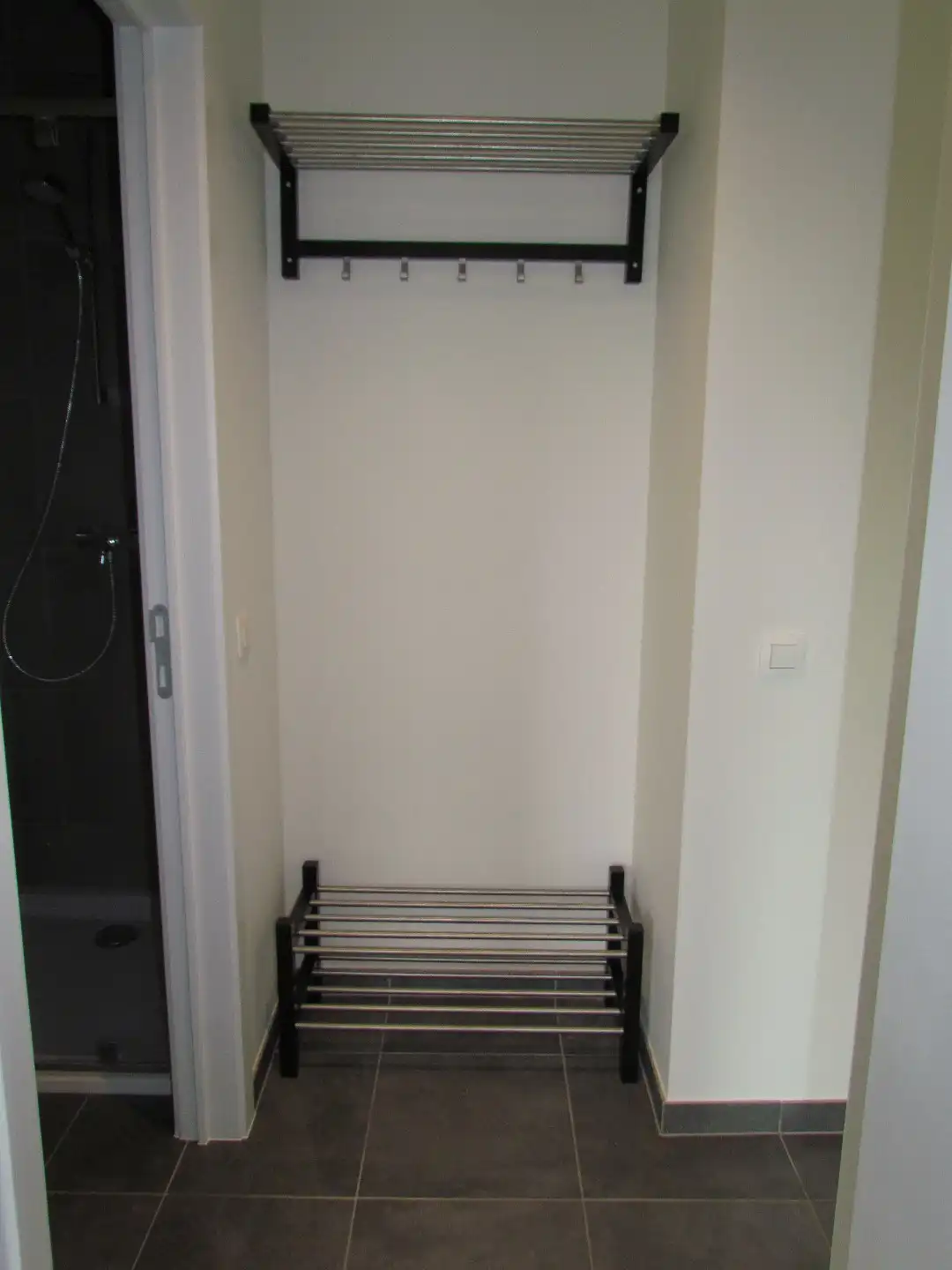 INSTAPKLAAR GELIJKVLOERSAPPARTEMENT MET 2 SLAAPKAMERS  foto 12