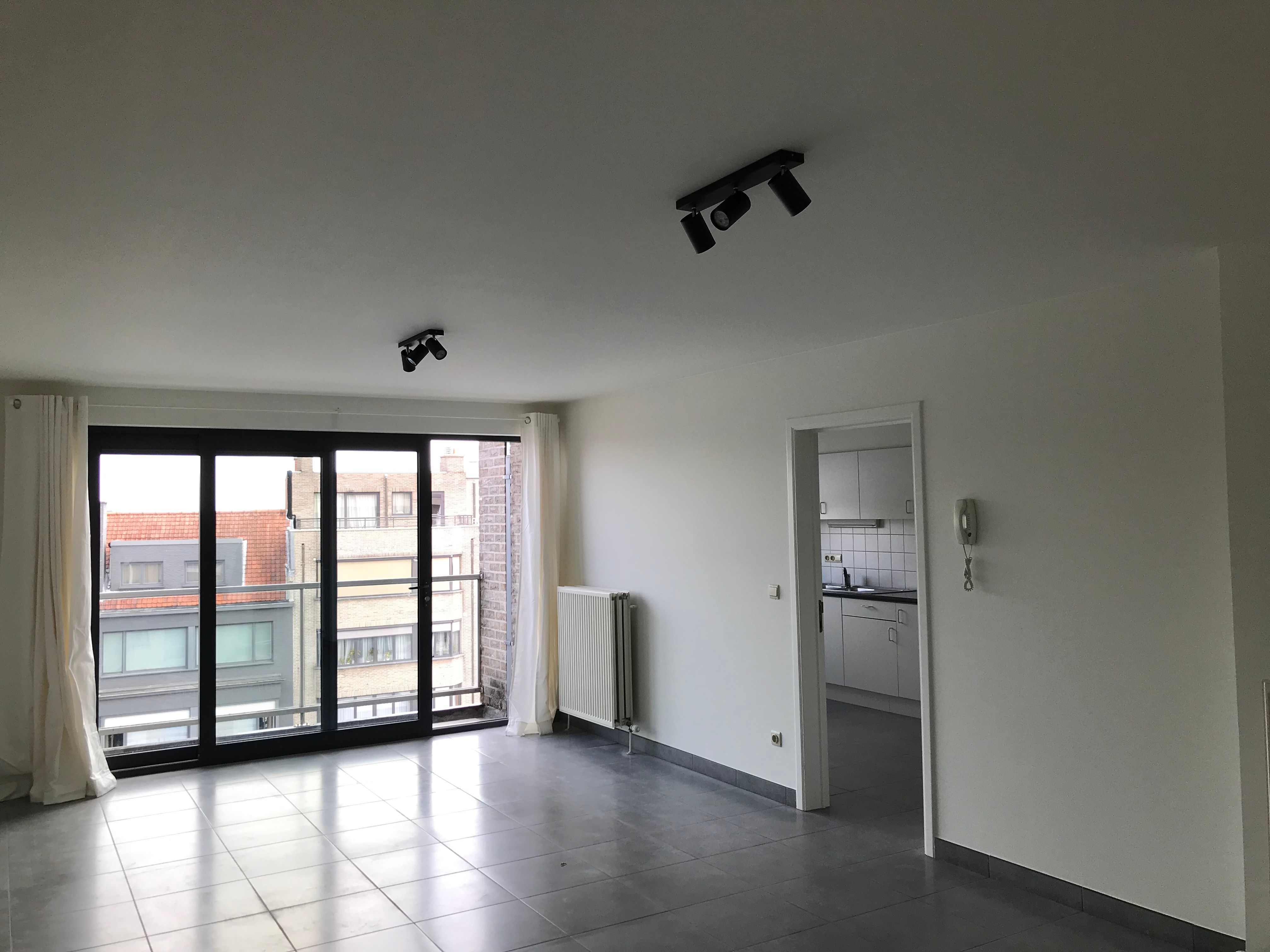 Instapklaar, nieuw geschilderd, ruim 2 slpk appartement foto 13