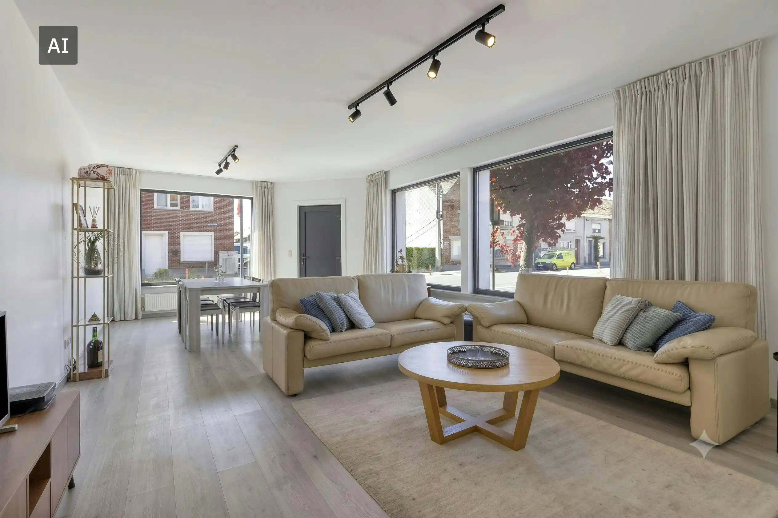 Charme huis in Roeselare met gezellige tuin en garage foto 2