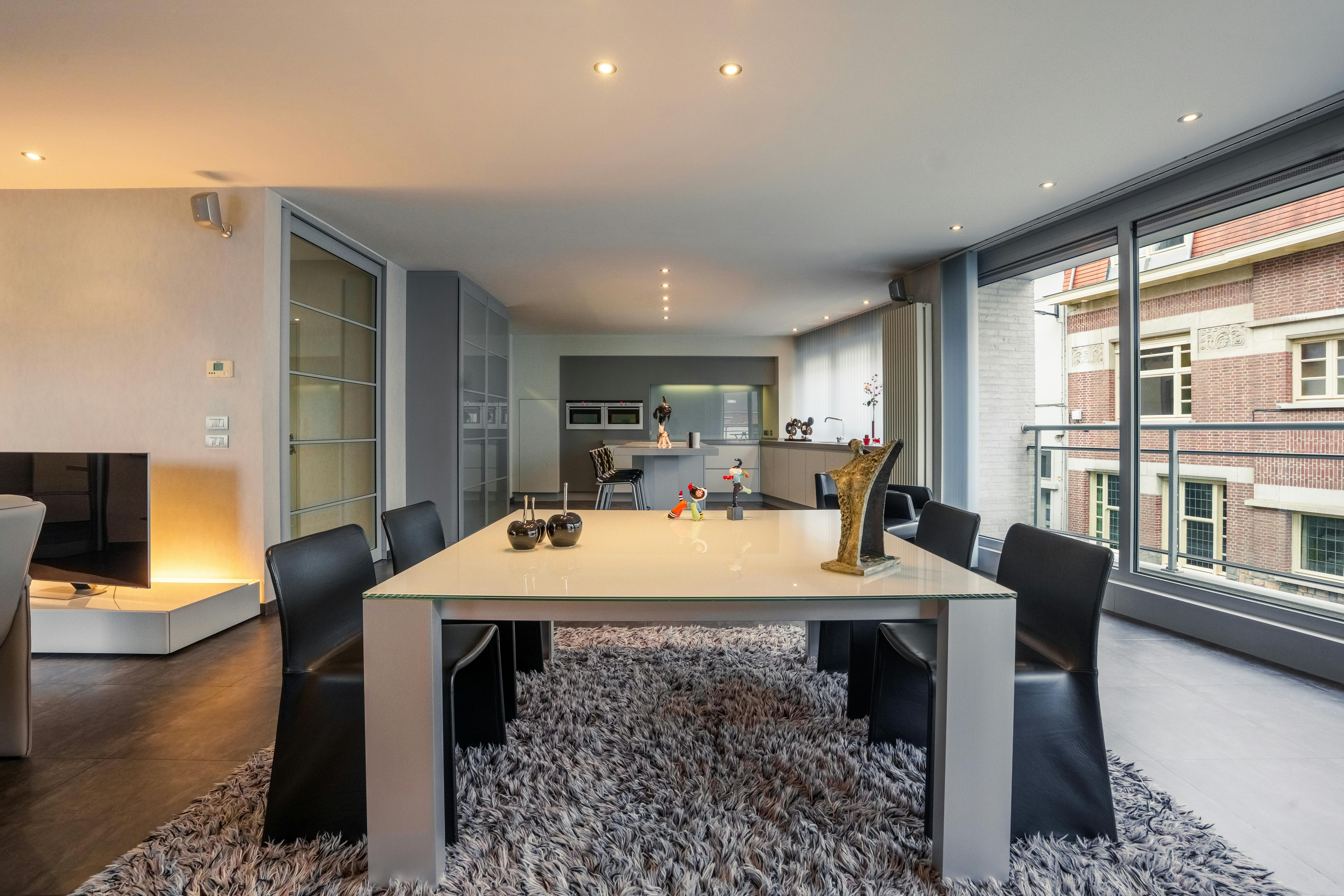 Instapklaar appartement in het centrum van Roeselare foto {{pictureIndex}}