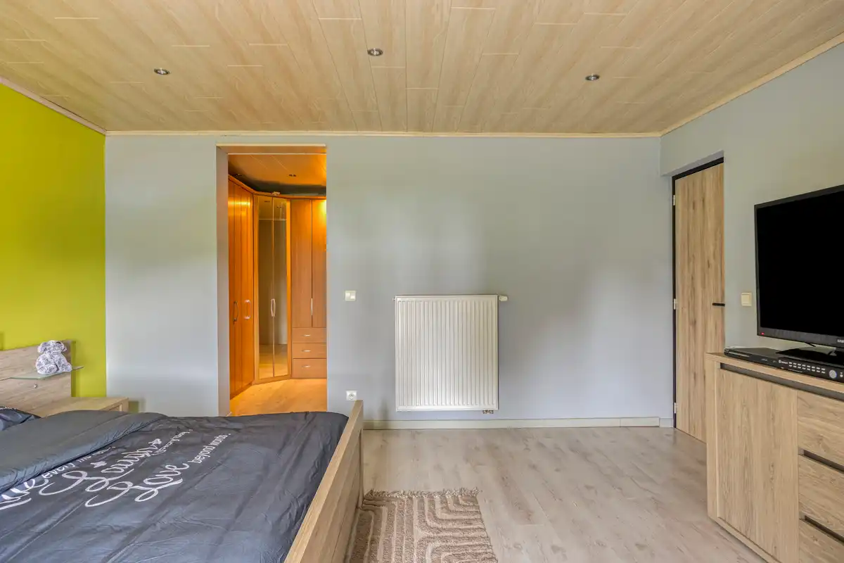 Gerenoveerde woning op een perceel van 94are foto 9