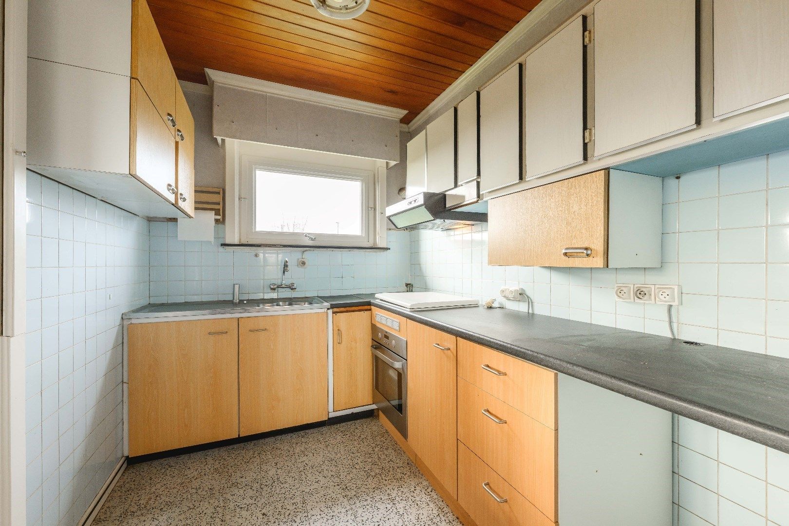 TE RENOVEREN ALLEENSTAANDE WONING OP 827 m² IN HARTJE TIELT foto 4
