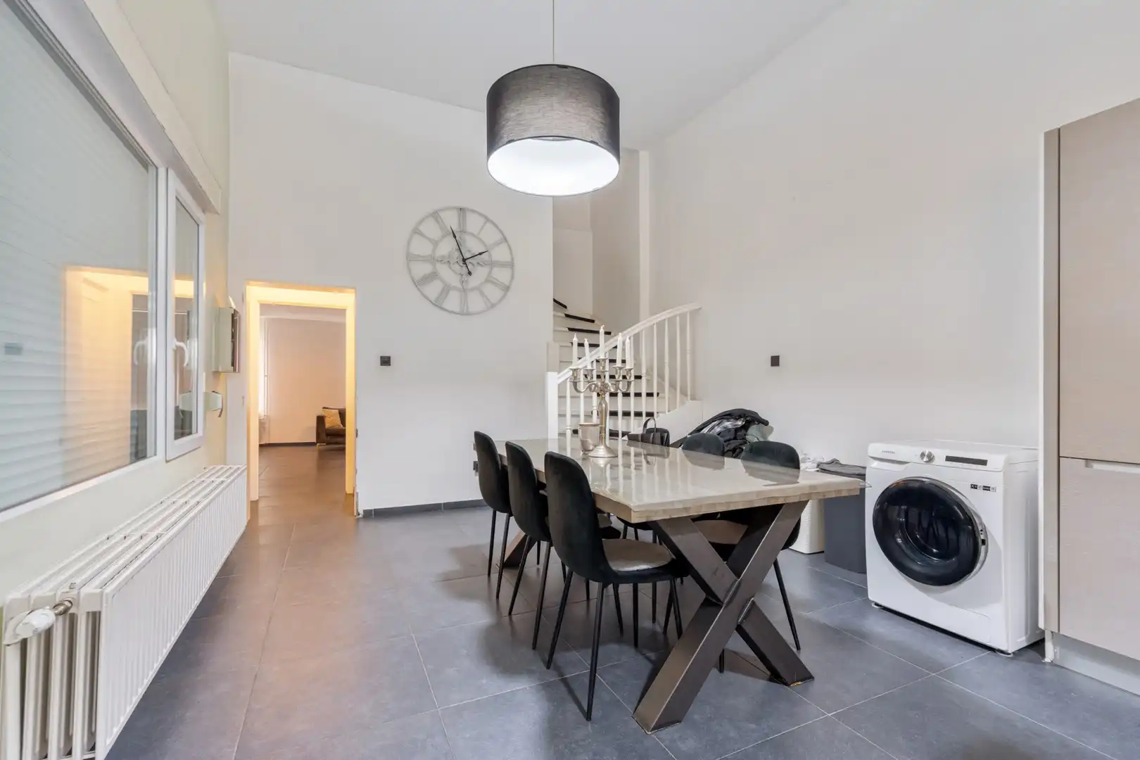 Instapklare halfopen bebouwing met 3 slaapkamers en ruime garage/werkplaats op centrale ligging foto 4
