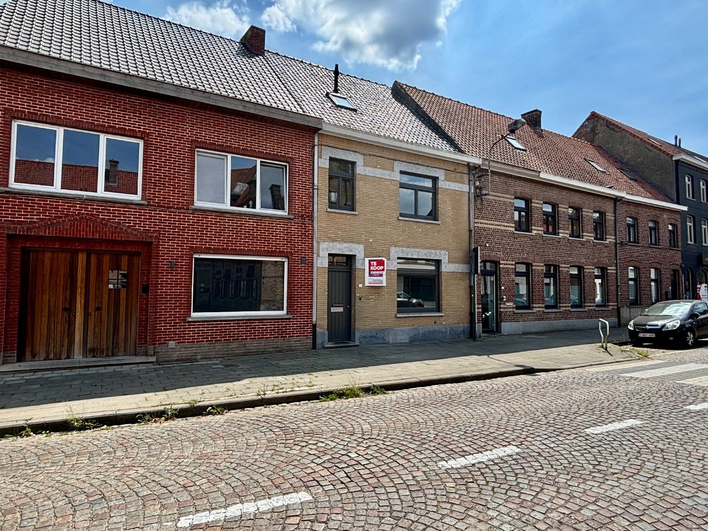Gerenoveerde rijwoning in centrum Vlamertinge foto 2