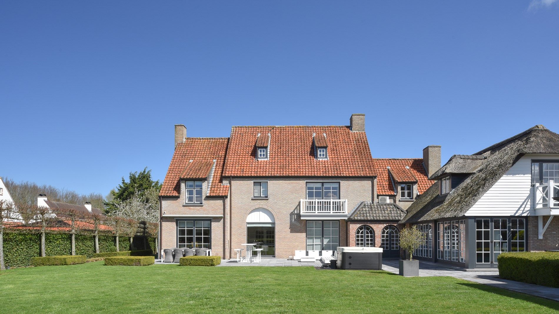 Statige villa rustig gelegen in het Zoute op een ruim perceel (2690m²) foto 24