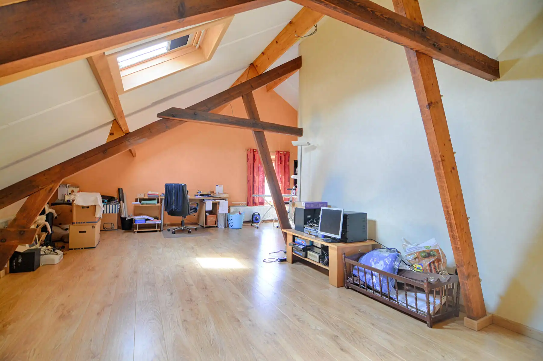 Riante woonst met statig horecapand en feestzaal foto 22