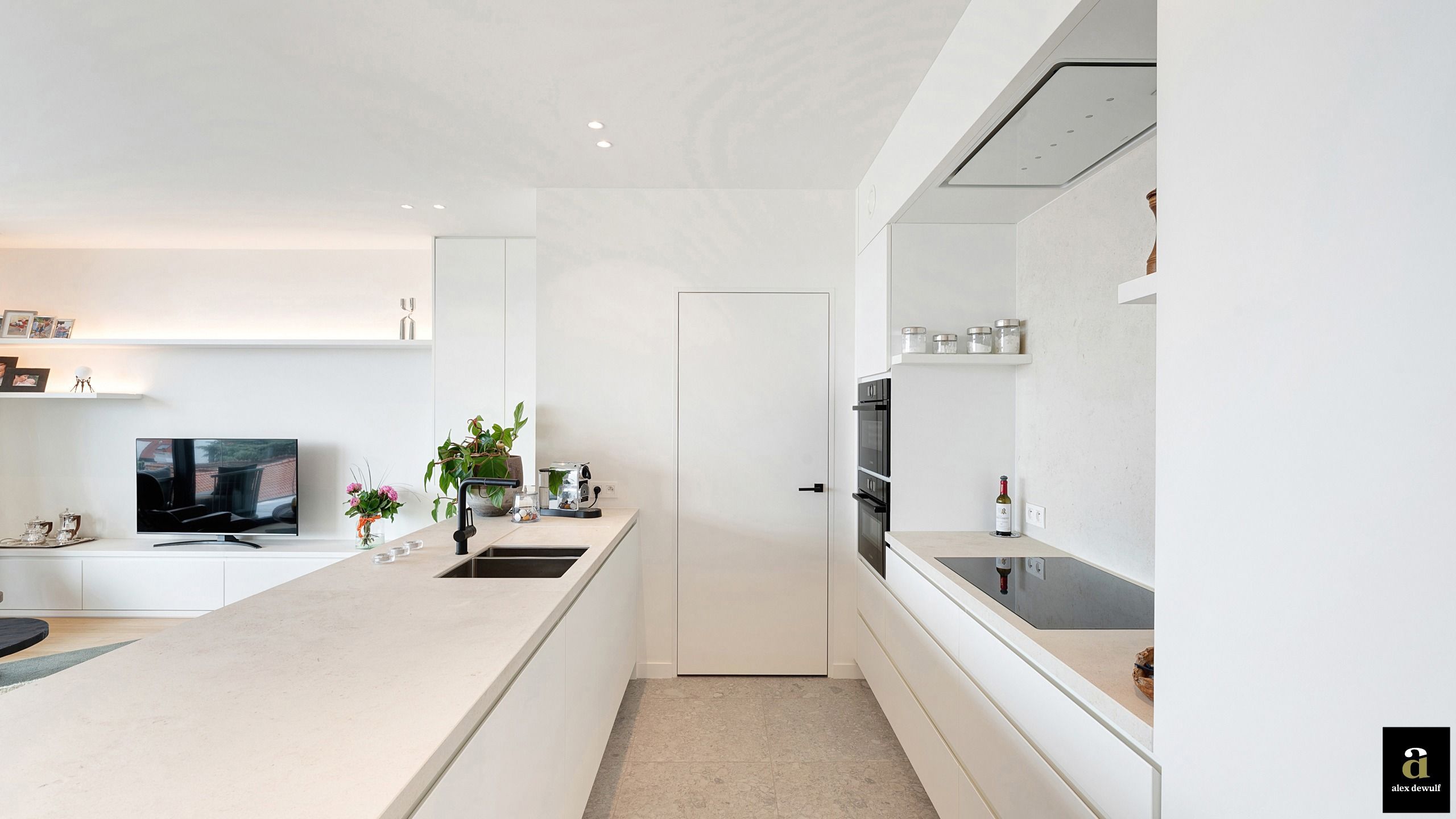 Exclusief zongericht  ruim appartement met open zicht en dubbele autostaanplaats [Koningslaan]. foto 14