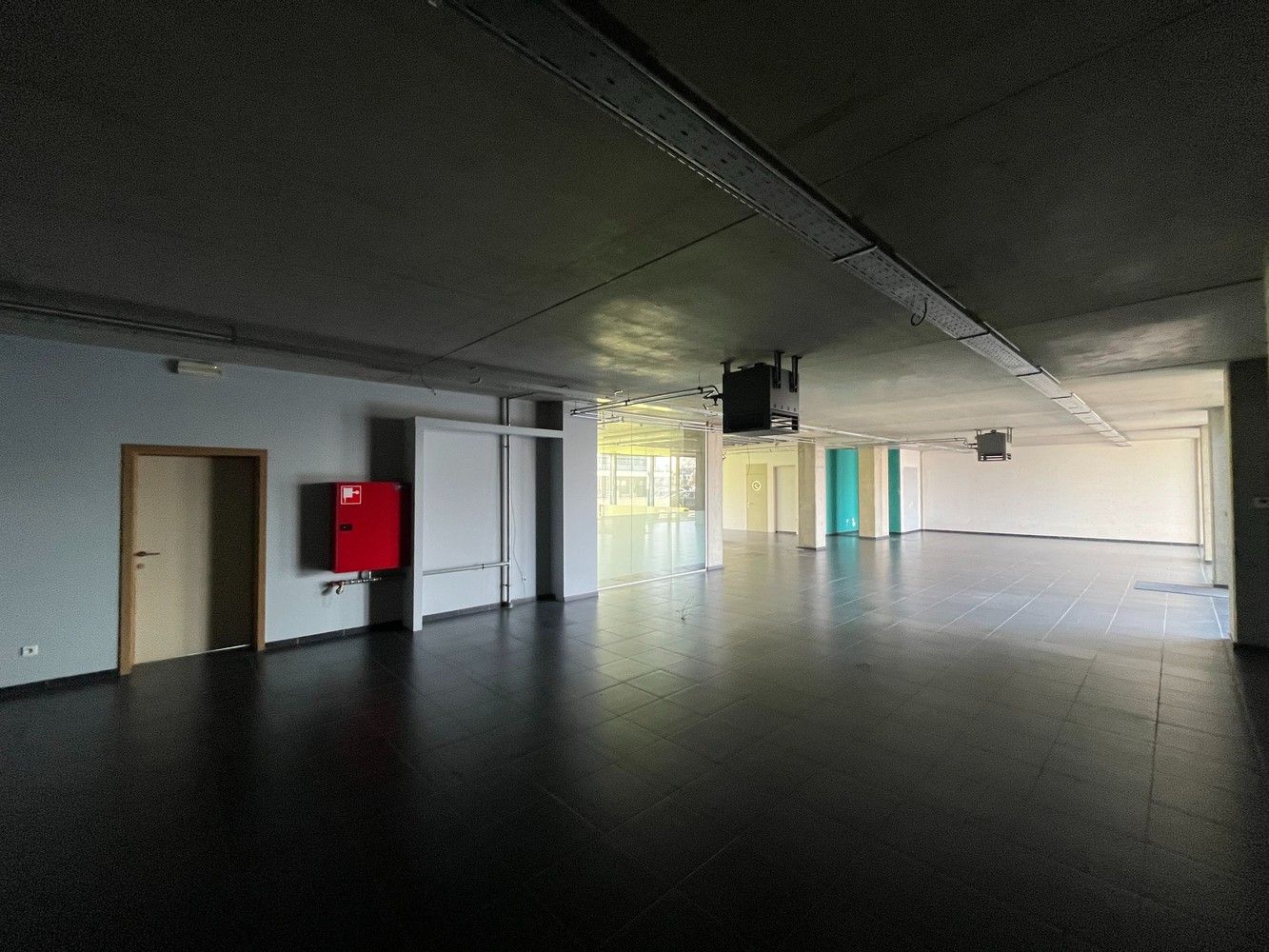 652m² kantoren foto 4