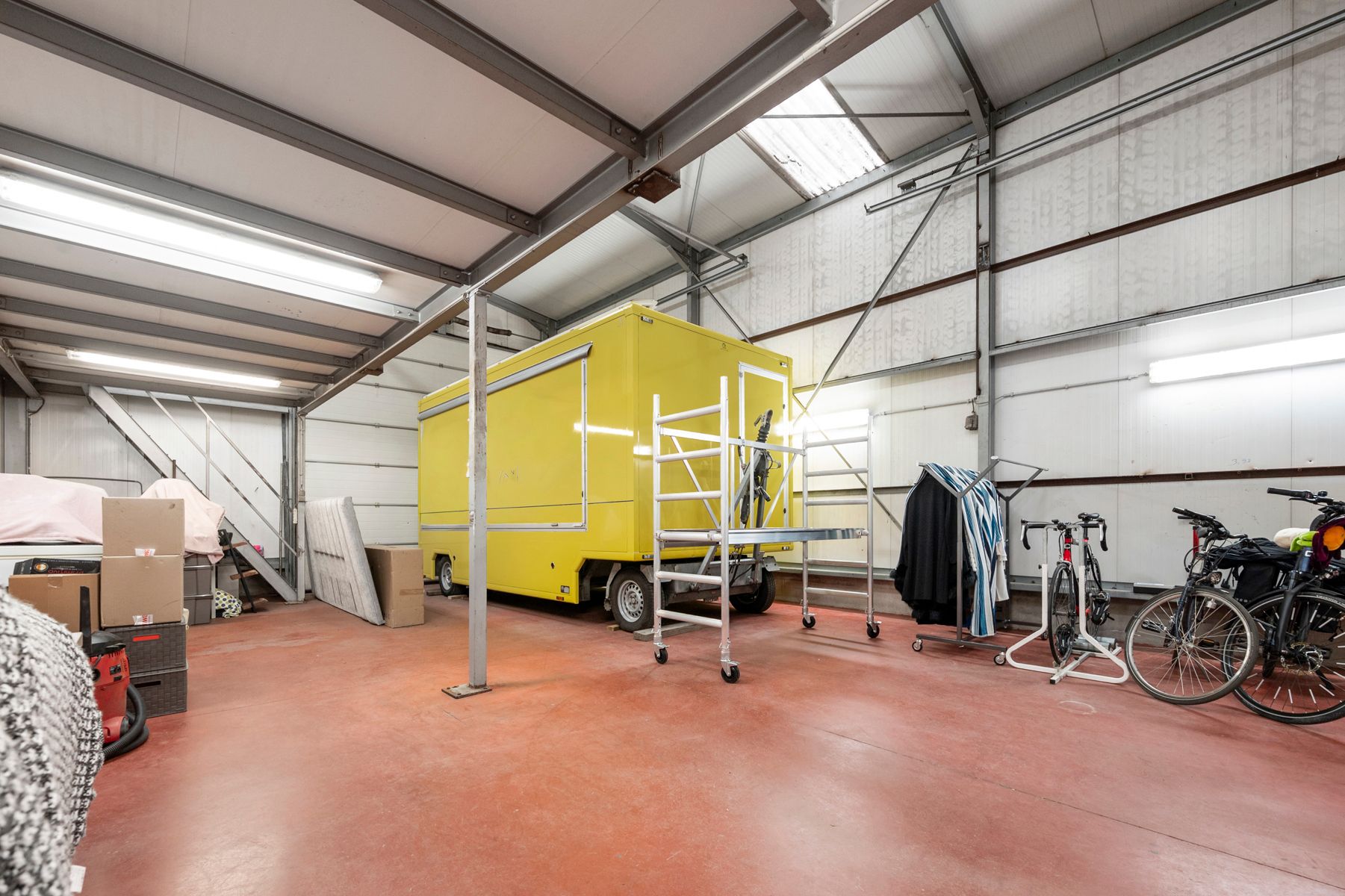 Open bebouwing met magazijn en 4 slaapkamers foto 24