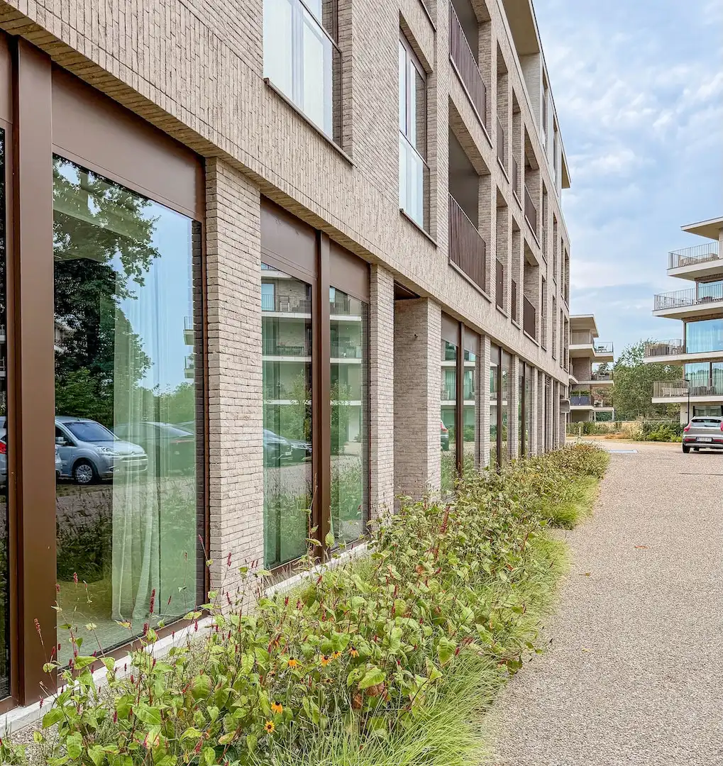 Stijlvol afgewerkt appartement met open zichten, zuidgericht terras, autostaanplaats en berging foto 2
