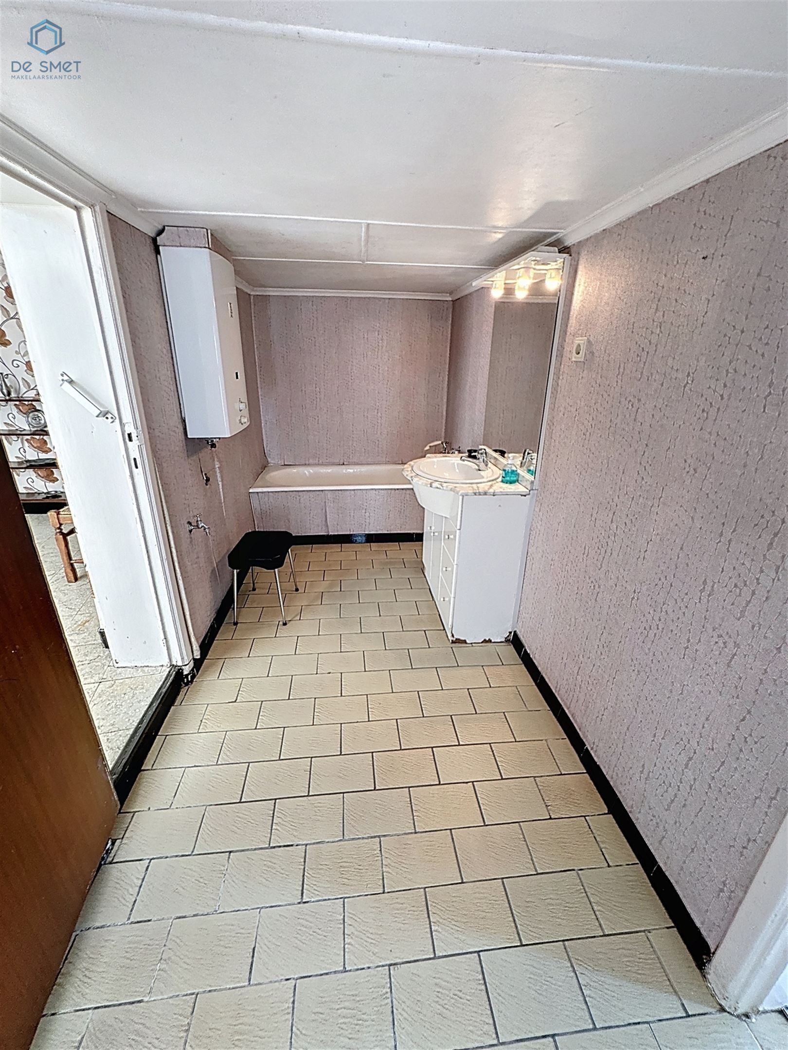 Te renoveren woning met 4 slpks, garage & prachtige tuin vlak aan station Lierde foto 16
