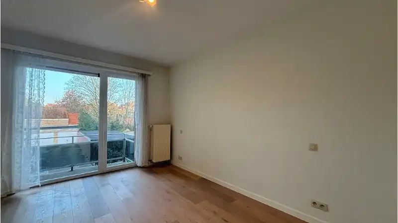 Lichtrijk 2-slaapkamerappartement met 2 Terrassen te huur in Kristus-Koning Brugge foto 6