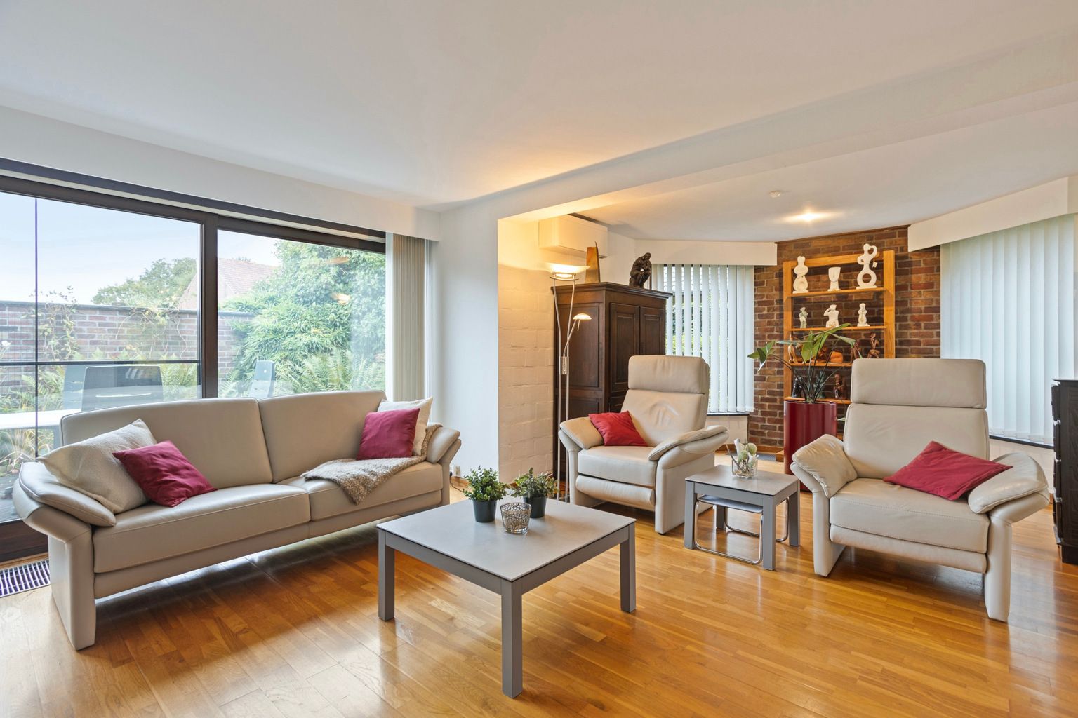 WONING IN DOODLOPENDE STRAAT , GRENZEND AAN NATUURGEBIED foto 8