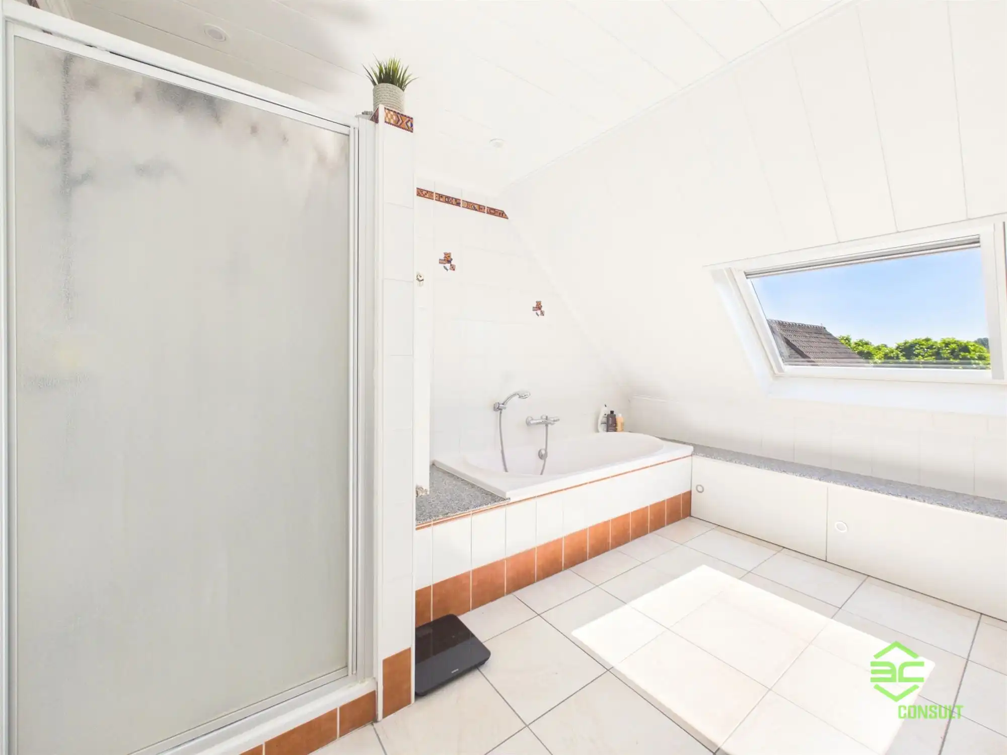 Ruime woning met 4/5 slpk en dubbele garage op 12a 50ca! foto 19