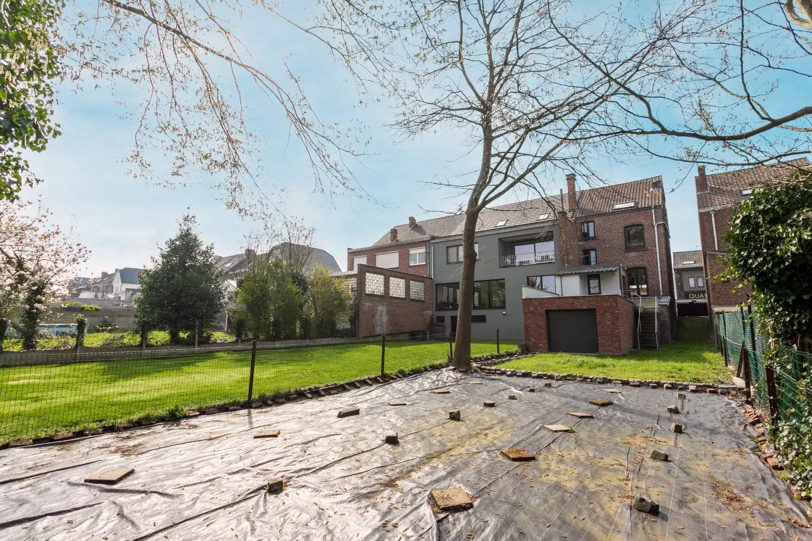 Hoofdfoto van de publicatie: Handelshuis met woongedeelte, garage en tuin te Beersel