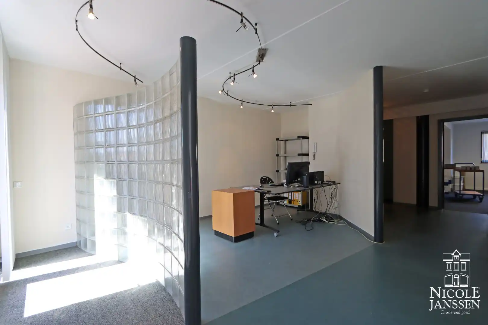 Verzorgd gelijkvloers handelspand  foto 2