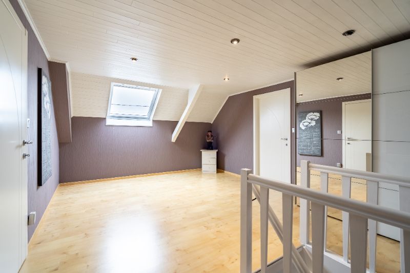 Handelsruimte met woning, 2 garages, .... foto 23