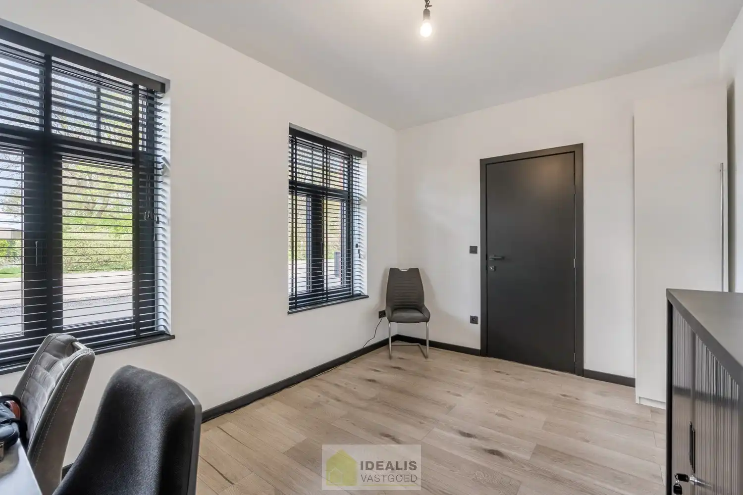 EEN BIJZONDER RIANTE WONING VAN MAAR LIEFST 302M² WOONOPPERVLAKTE OP EEN KNAP PERCEEL VAN 5A 90CA. foto 14