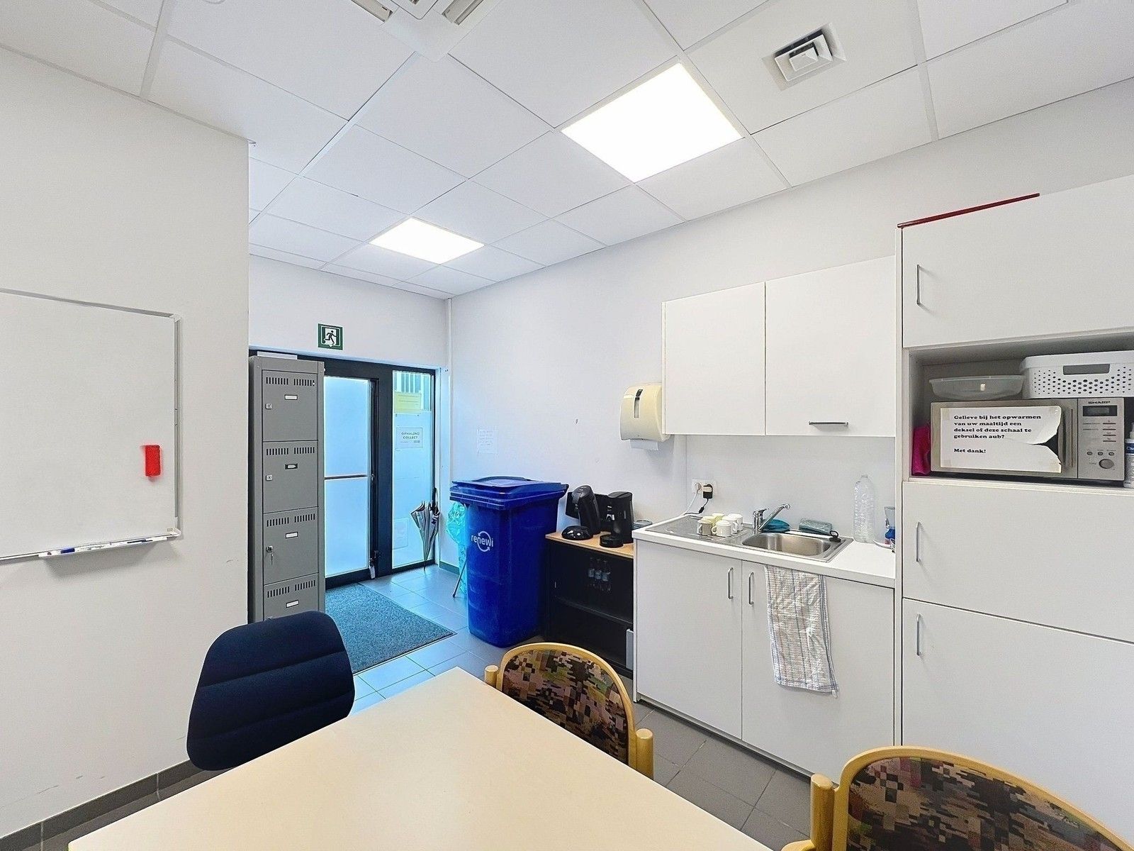 Veelzijdig pand bestaande uit RUIME woning met kantoor/praktijk/winkelruimte (267m²) + VERHUURD handelsgelijkvloers (238m²) op COMMERCIËLE ligging te Tielt! foto 46