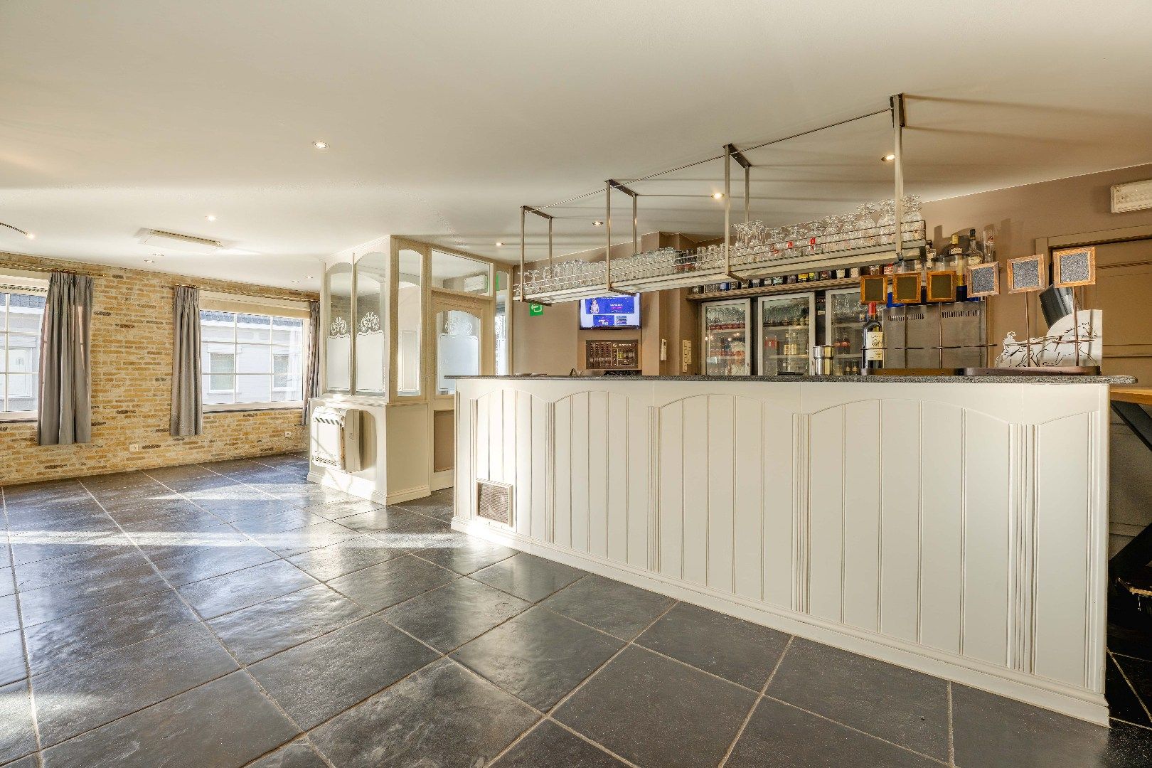 INSTAPKLAAR HANDELSHUIS (2009) OP GUNSTIGE LOCATIE!!!  foto 14