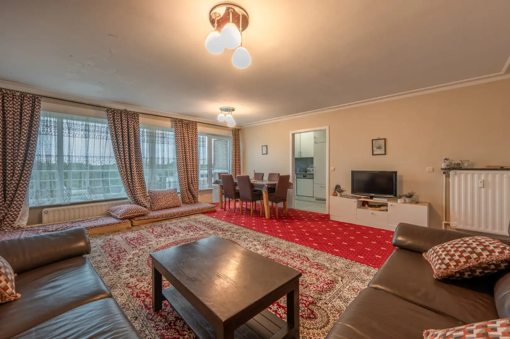 Groot appartement met drie slaapkamers en garage nabij het centrum van Brugge foto 2