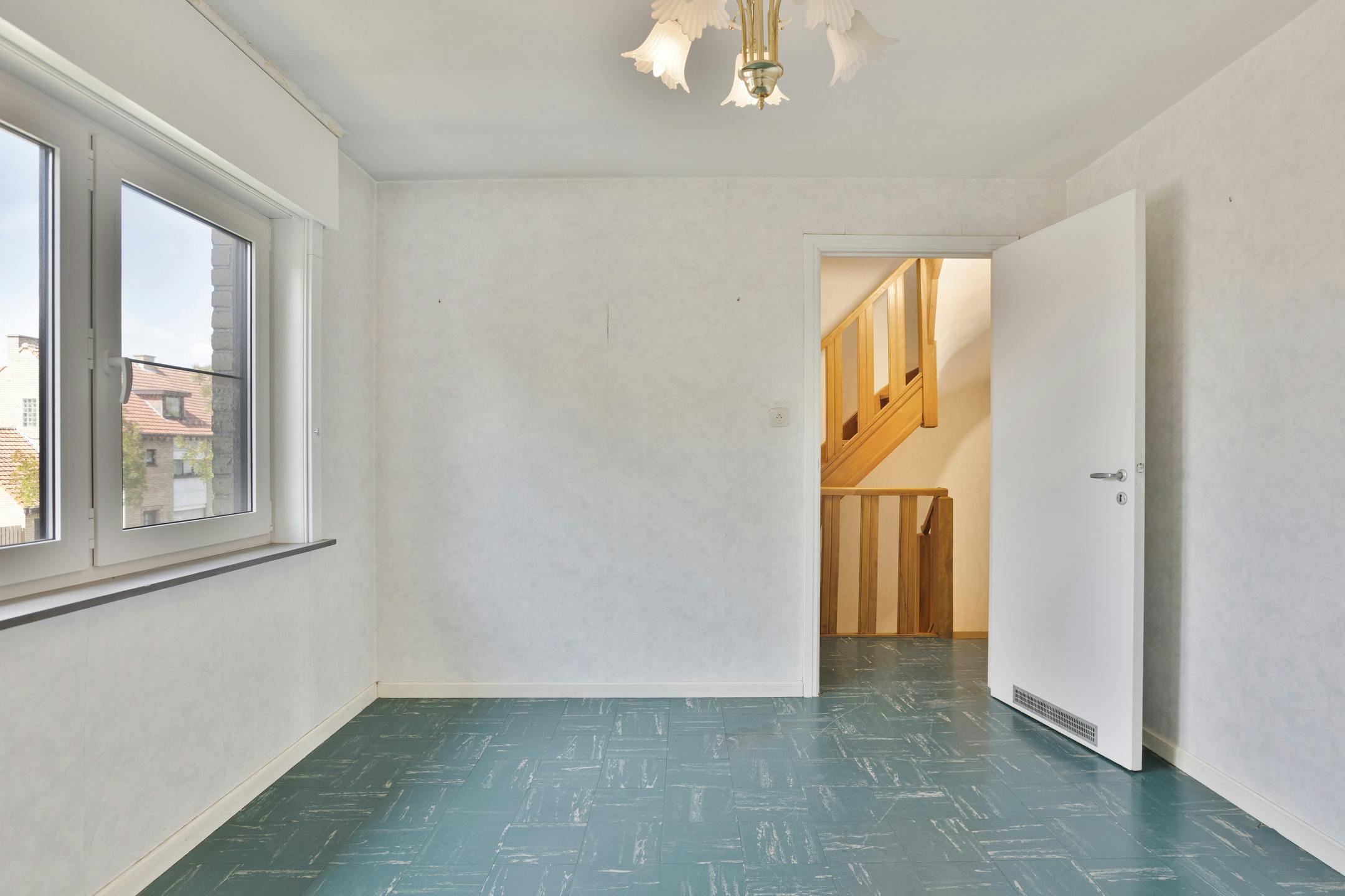 Ruime gezinswoning met tuin te koop in Roeselare foto 11