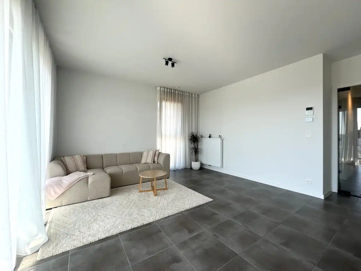 Roeselare – Modern appartement met 2 slaapkamers, zonnig terras en garage foto 7