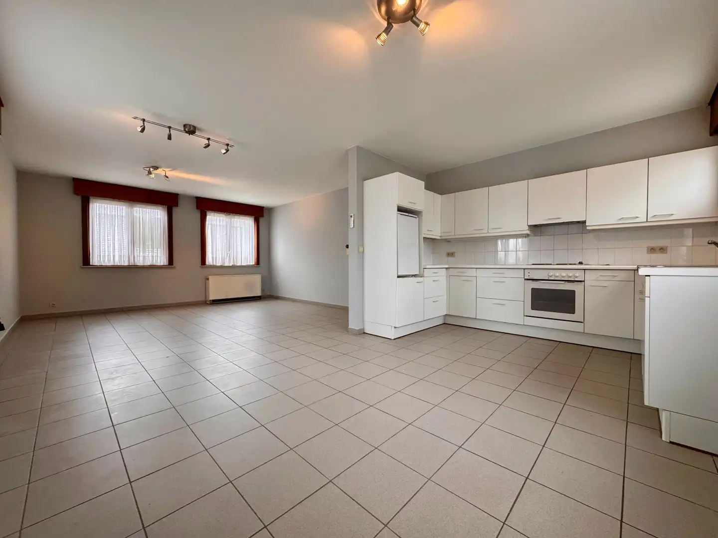 Ruim en lichtrijk appartement met 3 slaapkamers in Koolskamp foto 2