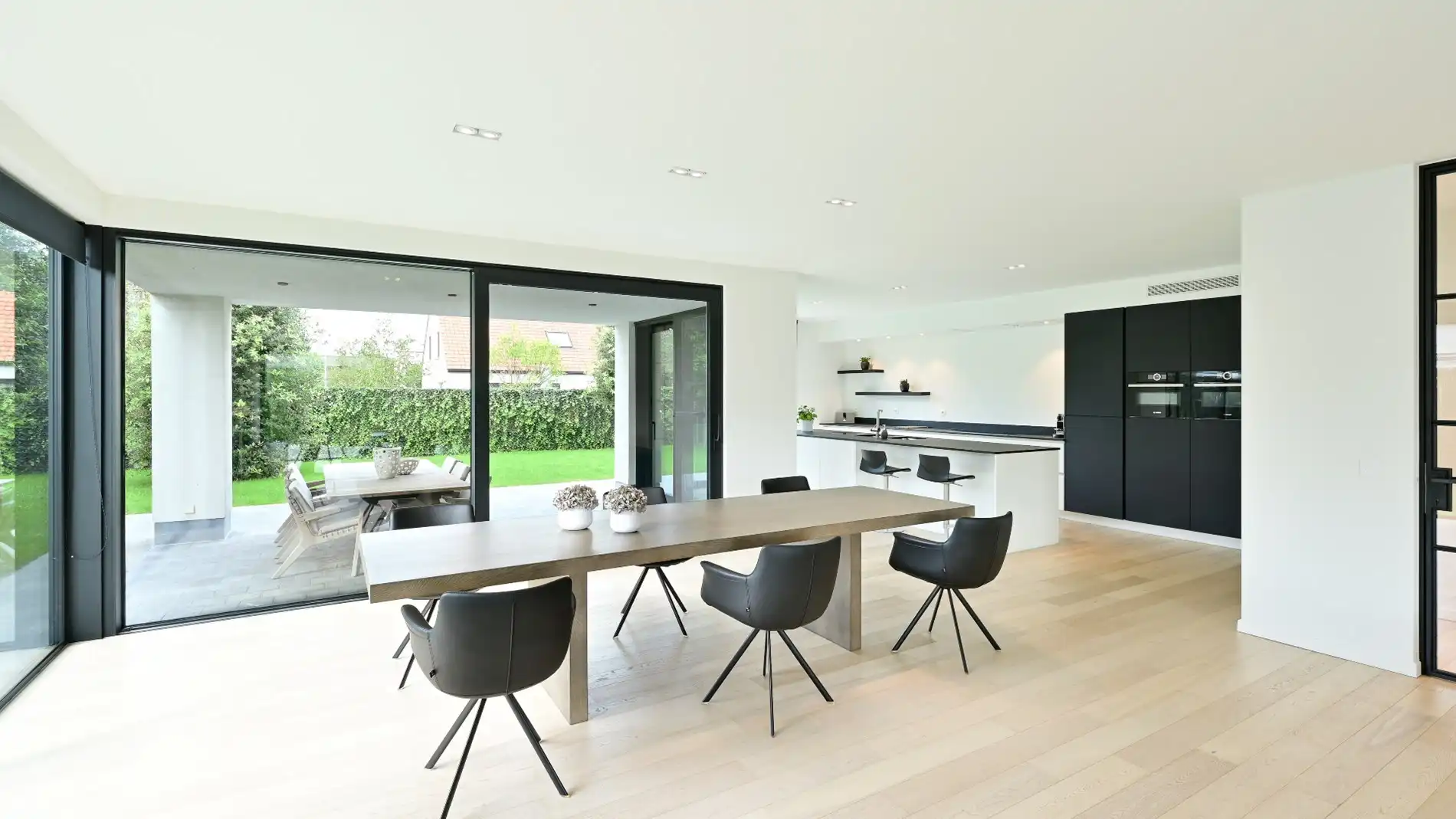 Hedendaagse villa (°2017) gelegen vlakbij het centrum van Knokke. foto 7